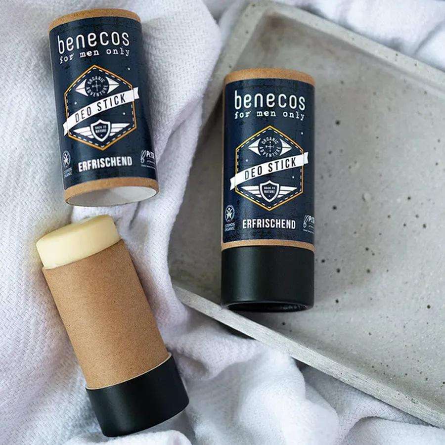 Erfrischender benecos MEN ONLY Deo Stick 40g - Mit Bio-Lavendelöl, speziell für Männer, in stilvoller schwarzer Verpackung.